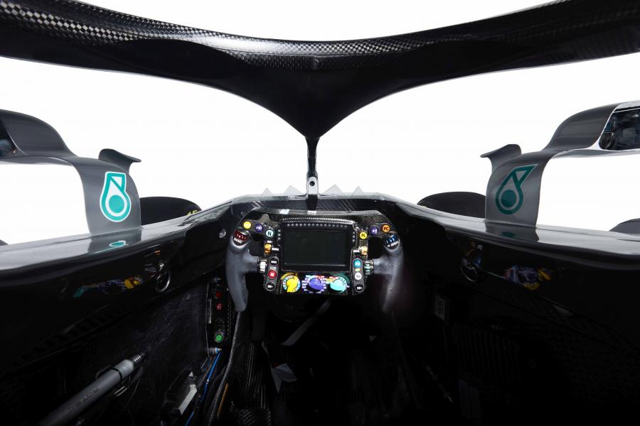 Торпедо Mercedes-AMG F1 W09 EQ Power+ 2018 года  (фото 25 из 36)